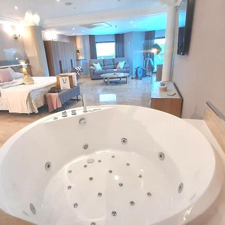 Hotel Nueva Plaza Малианьо Экстерьер фото