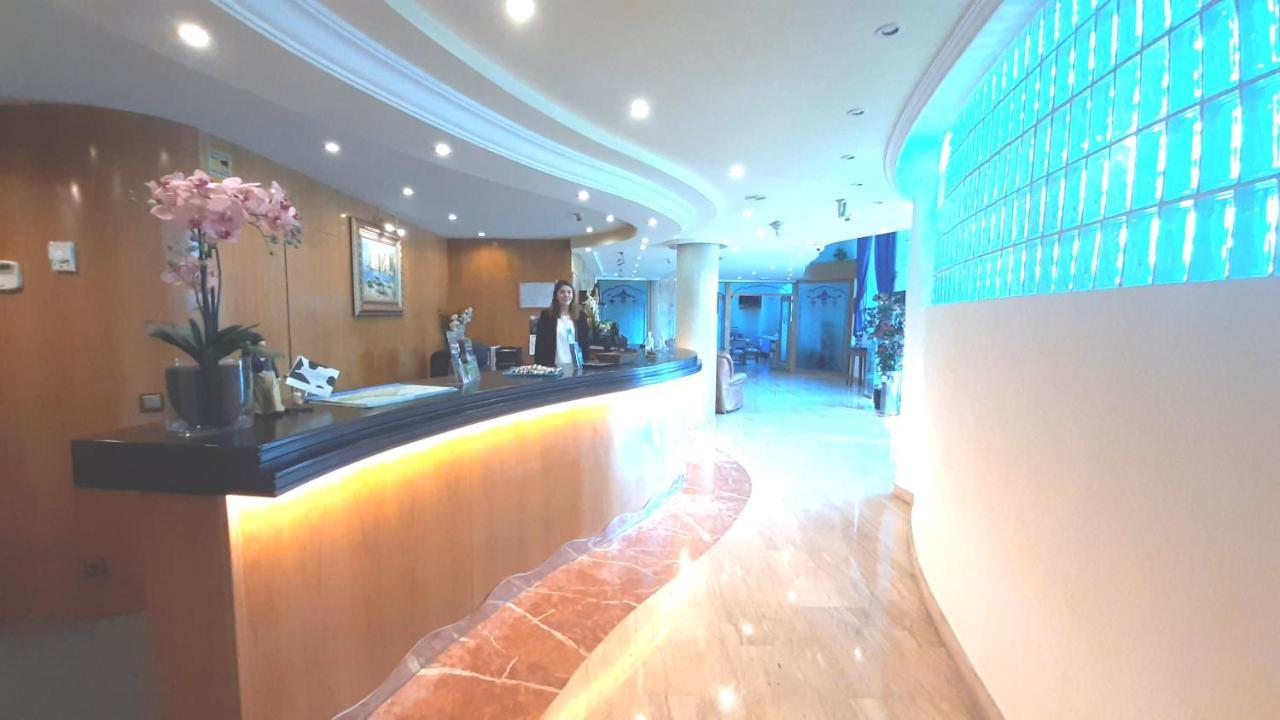 Hotel Nueva Plaza Малианьо Экстерьер фото