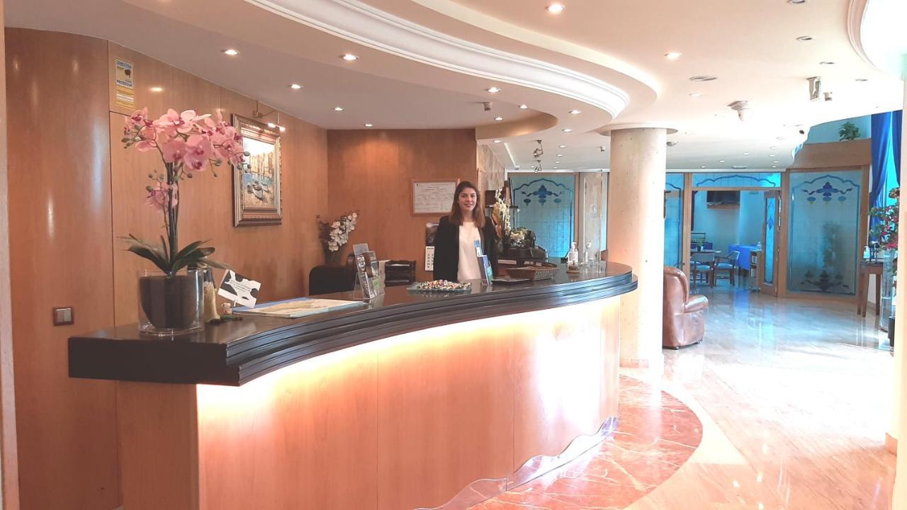 Hotel Nueva Plaza Малианьо Экстерьер фото