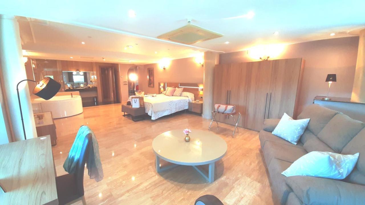 Hotel Nueva Plaza Малианьо Экстерьер фото