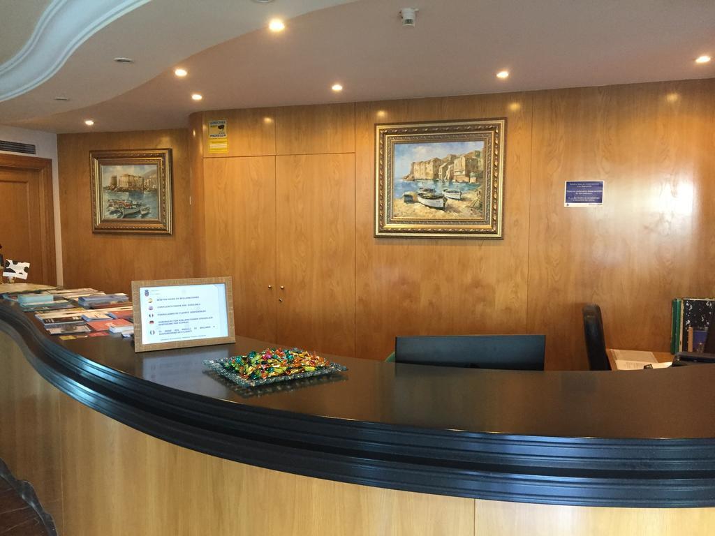 Hotel Nueva Plaza Малианьо Экстерьер фото
