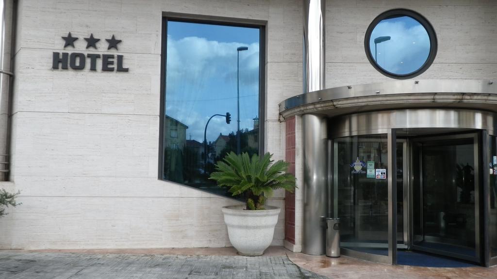 Hotel Nueva Plaza Малианьо Экстерьер фото